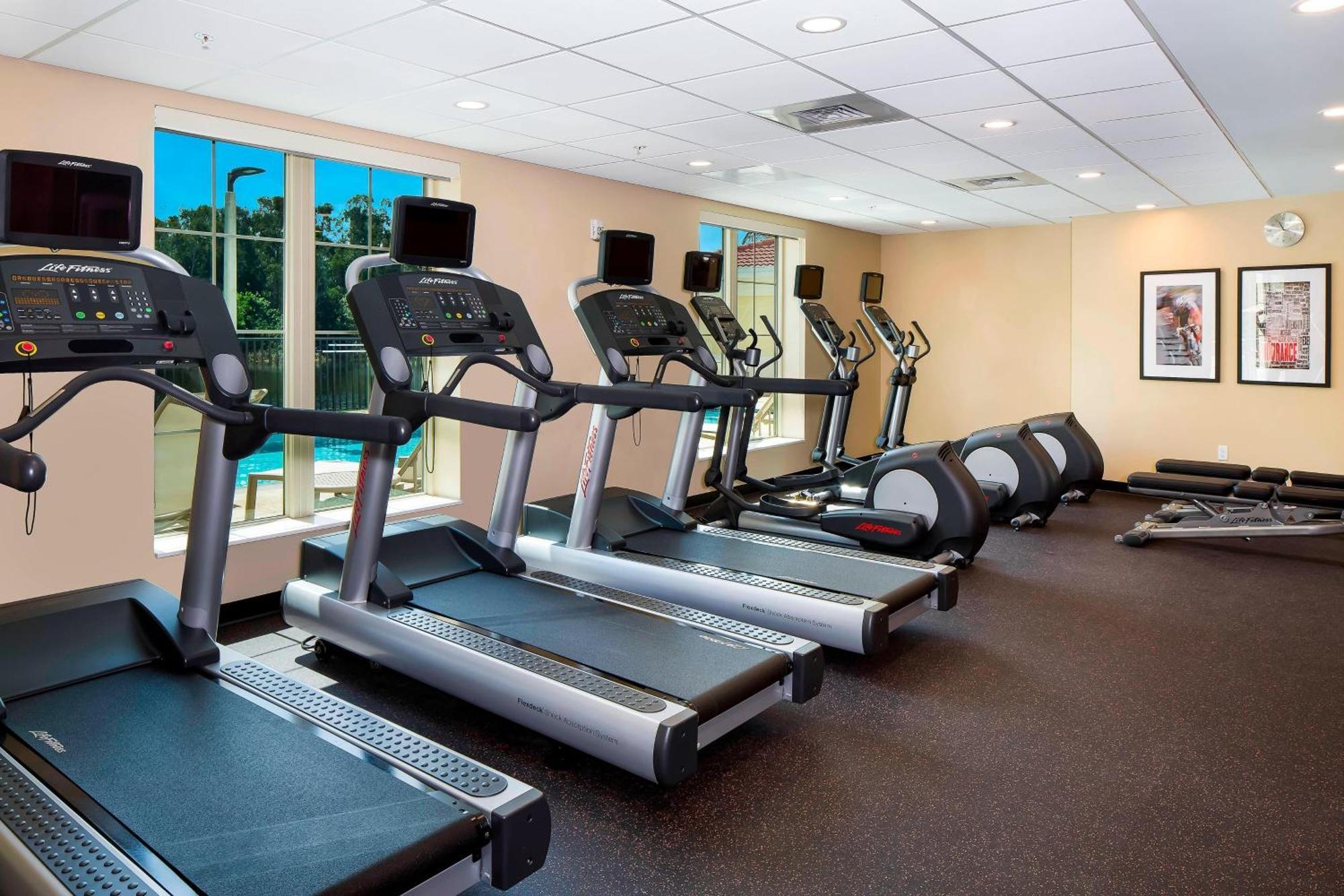 Towneplace Suites By Marriott Fort Myers Estero Bagian luar foto